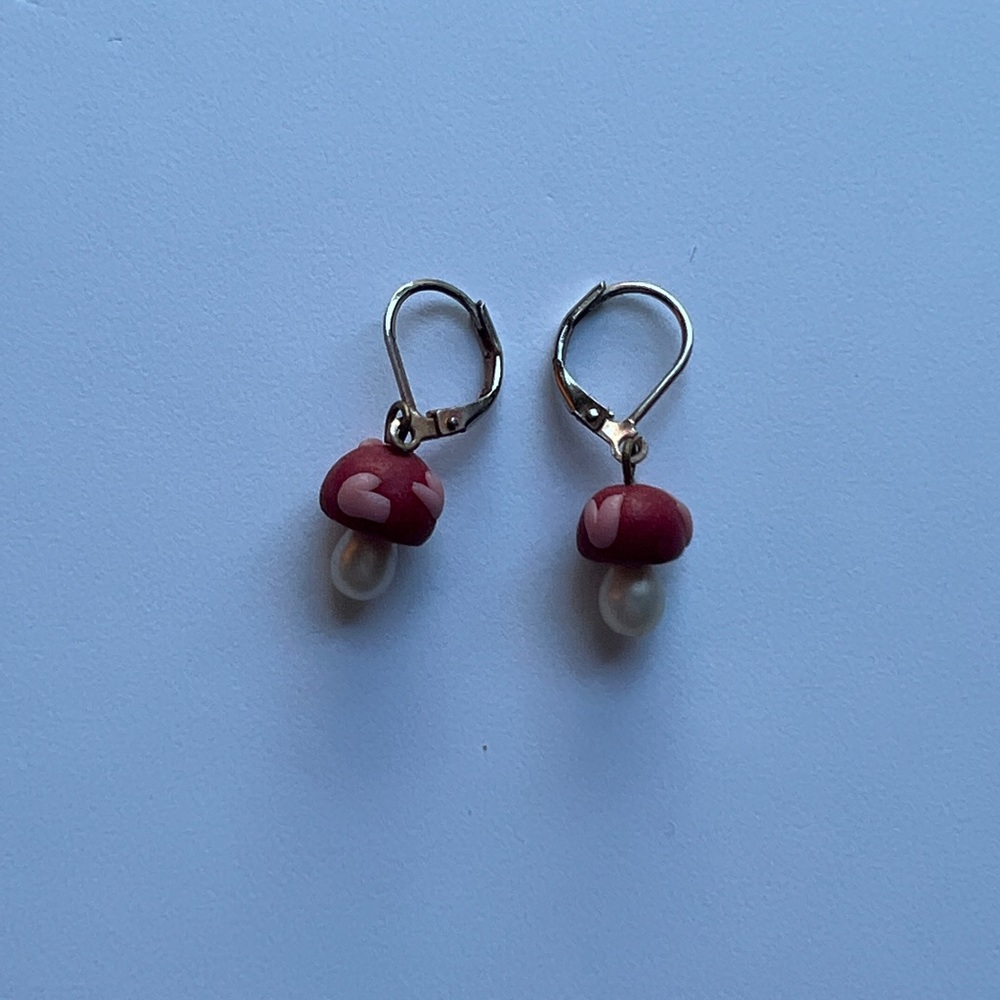 Crumi stuff mushroom heart earrings 🍄💕